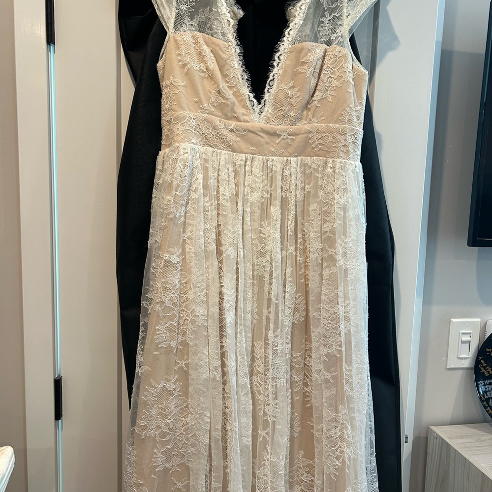 Elegant Lace Cream Dress